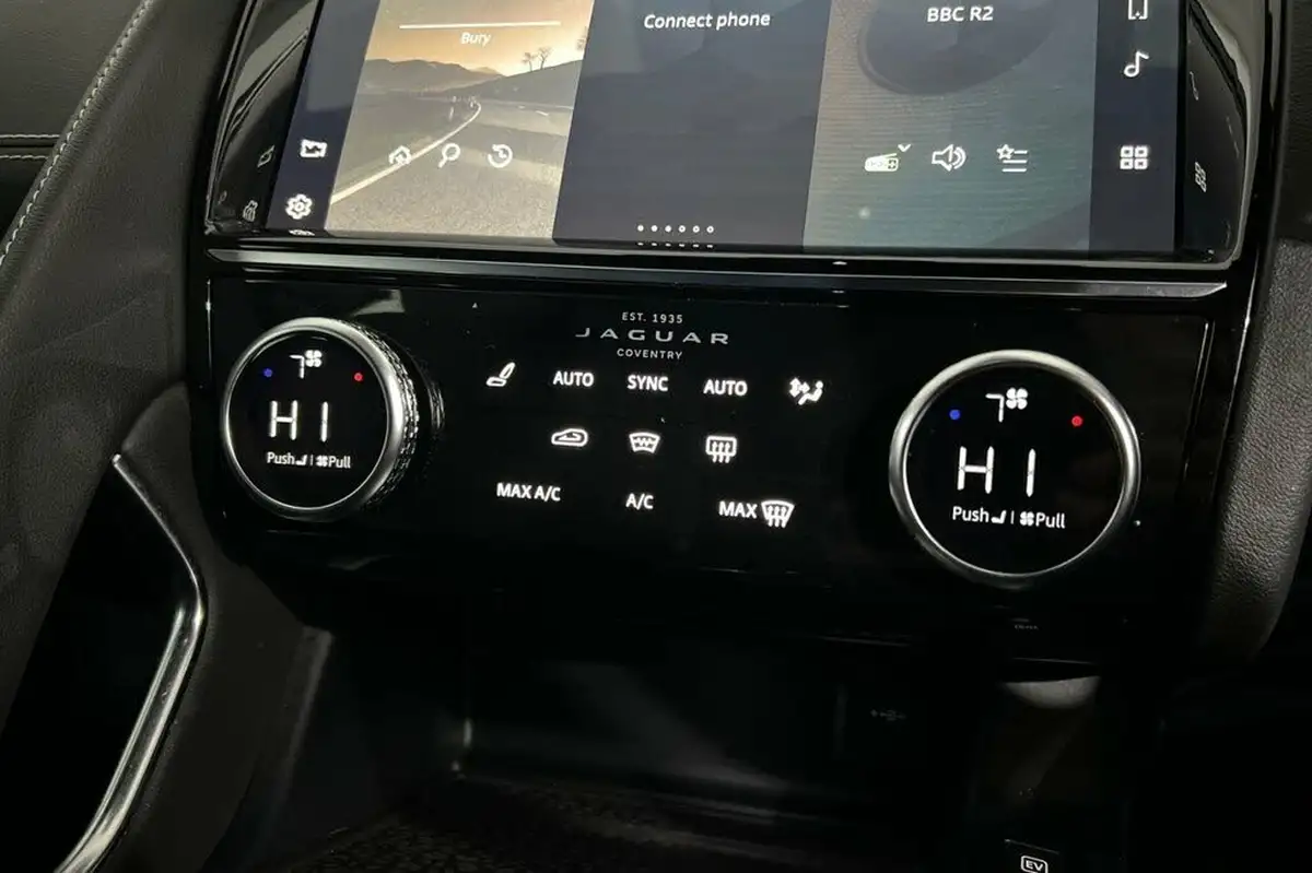 2021-jaguar-e-pace-15-p300e-r-dynamic-se-big-34