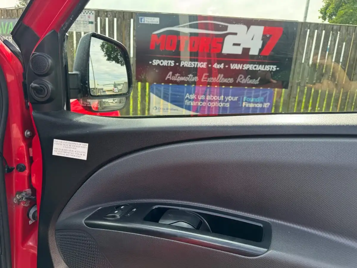 2013-fiat-doblo-cargo-13td-maxi-big-19