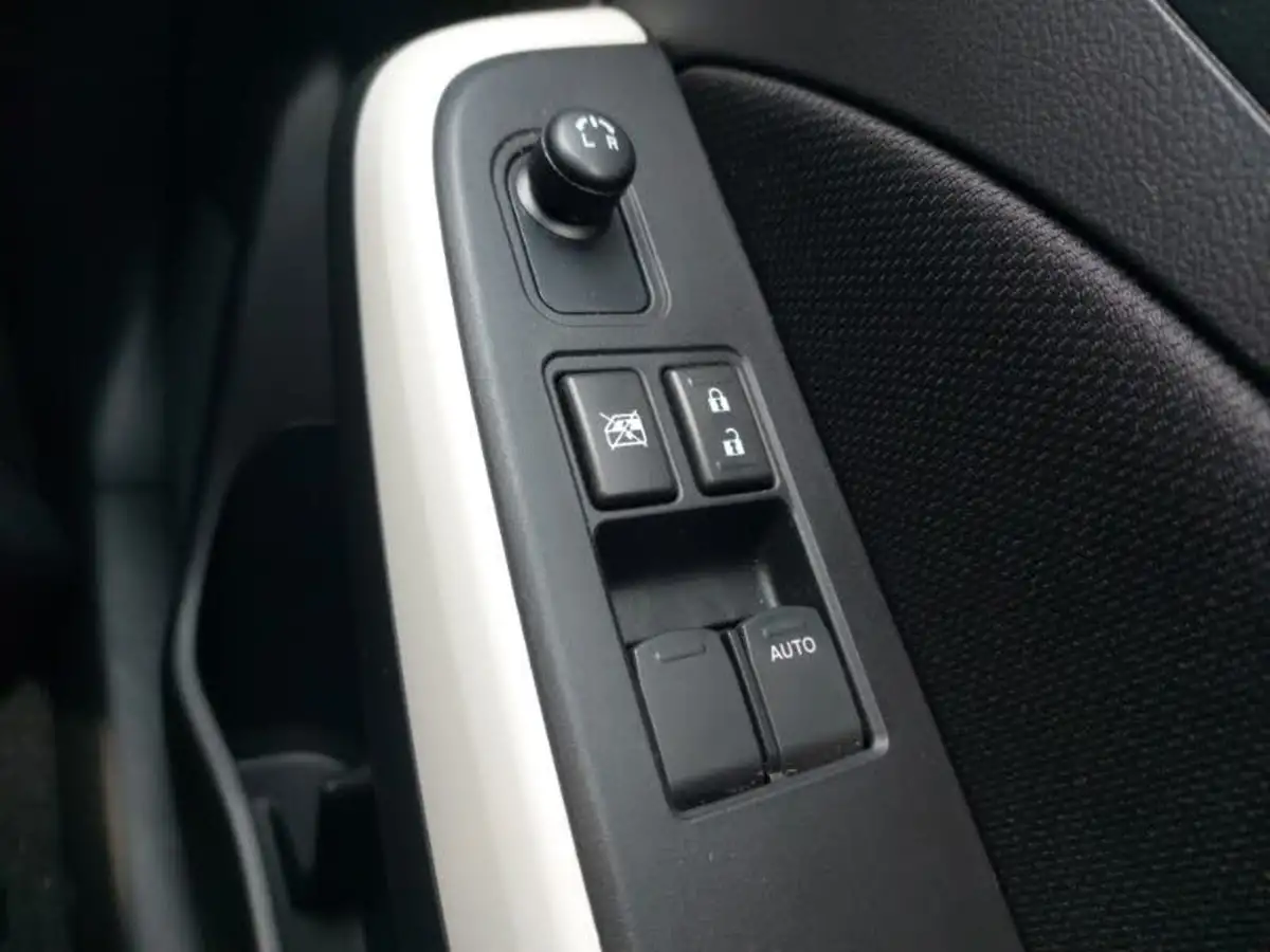 2023-suzuki-swift-12-dualjet-sz-l-big-18