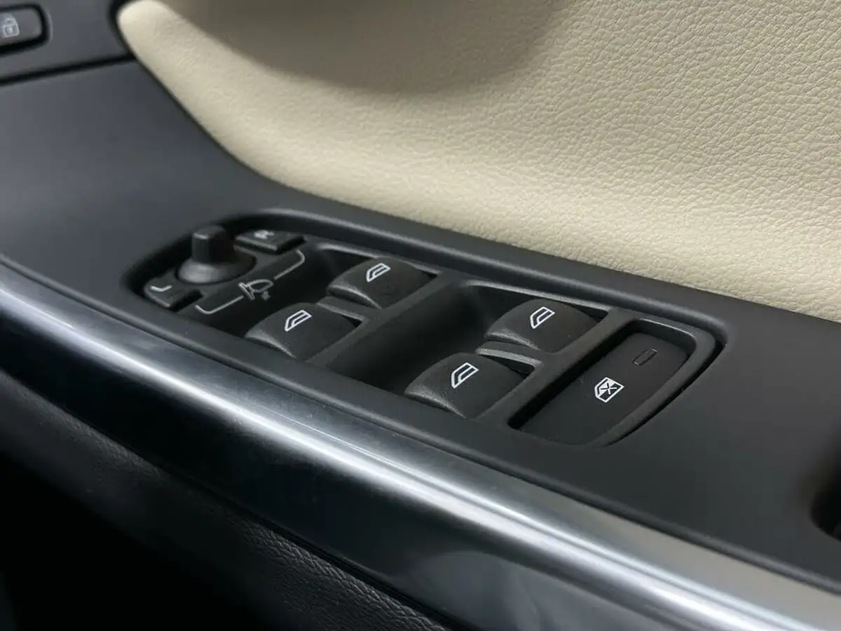 2017-volvo-v60-24td-d6-se-lux-big-17