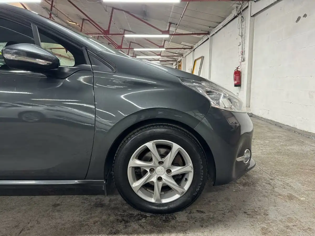 2013-peugeot-208-12-active-5d-big-49