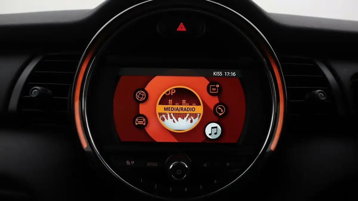 2020-mini-cooper-15-one-classic-comfort-5d-big-11
