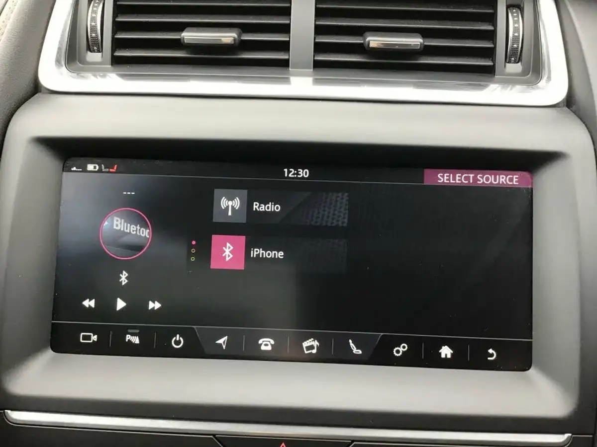 2019-jaguar-e-pace-20-i4d-chequered-flag-150ps-big-21