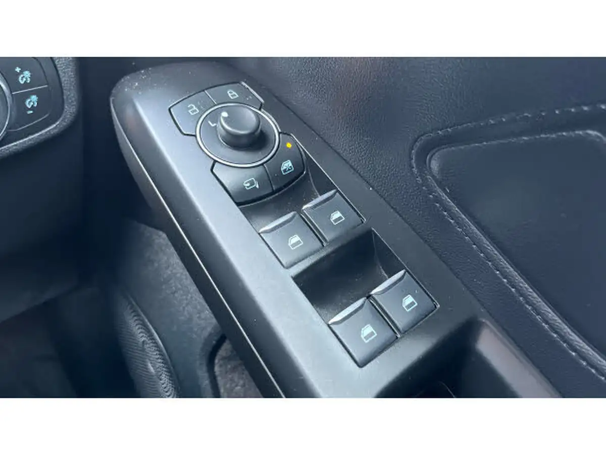 2023-ford-focus-10t-titanium-125ps-hatchback-big-20