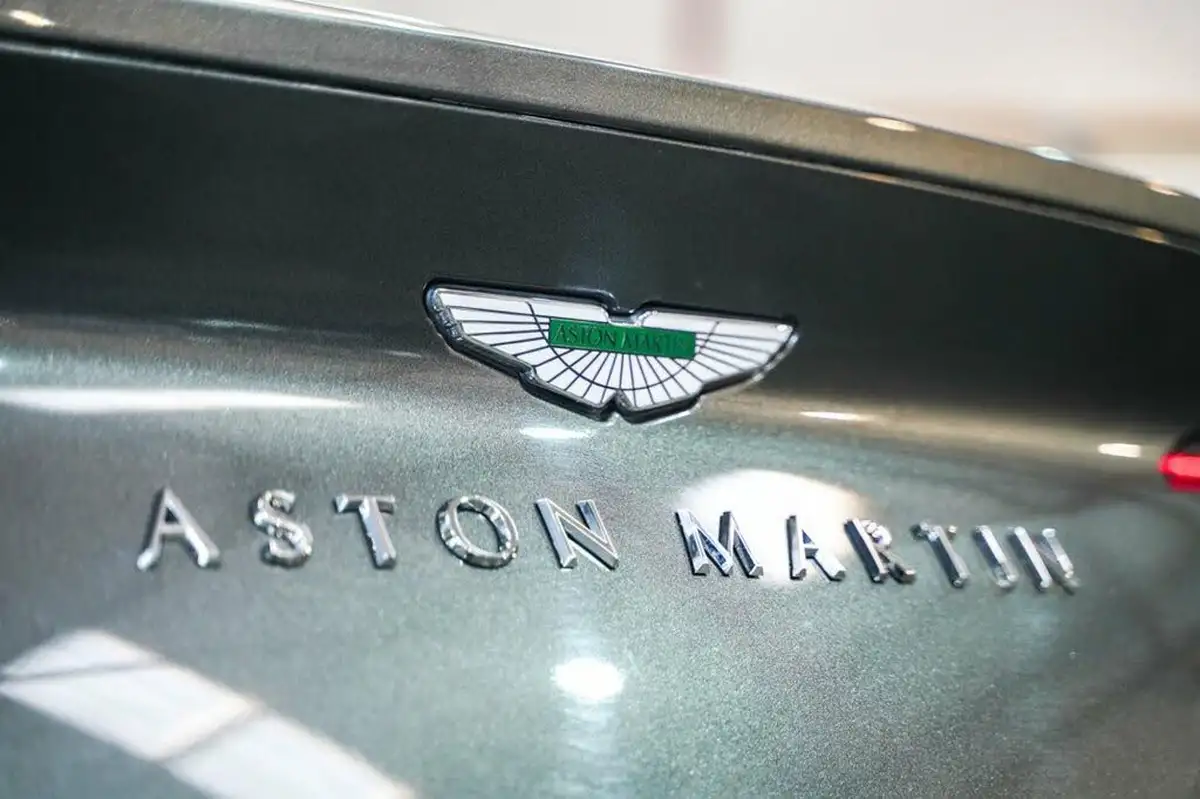 2018-aston-martin-db11-40-v8-big-26
