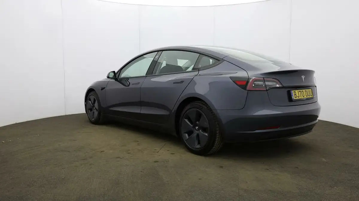 2020-tesla-model-3-e-long-range-big-47