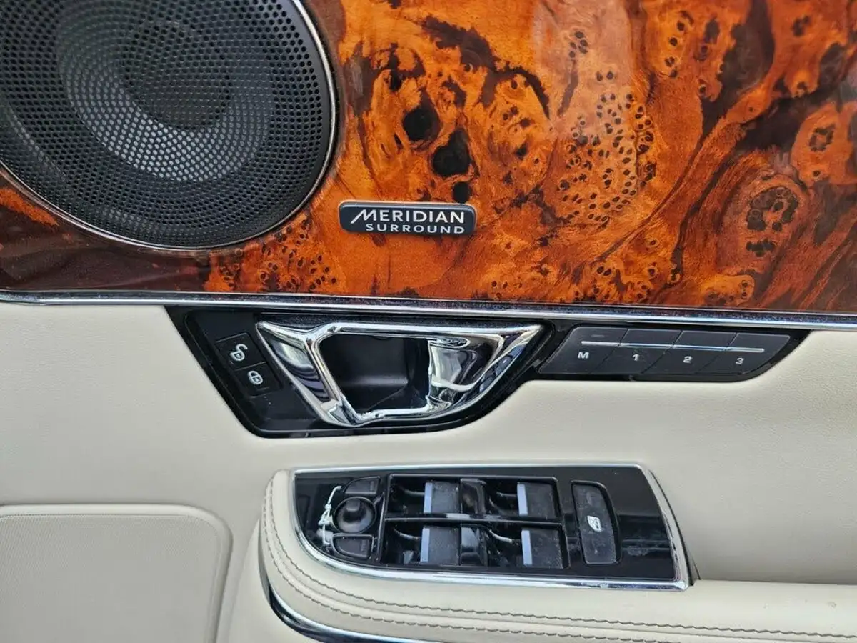 2014-jaguar-xj-series-30td-xj-portfolio-swb-auto-big-11