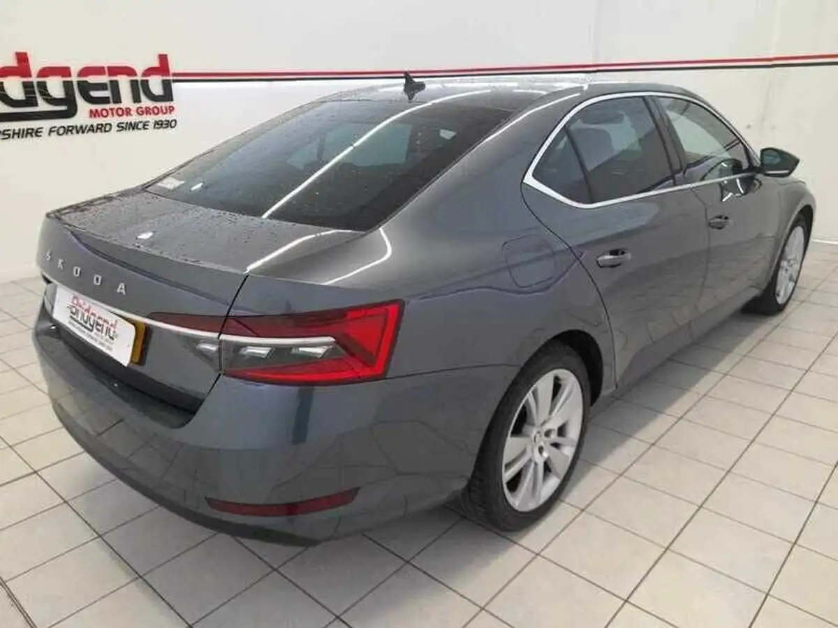 2021-skoda-superb-20tdi-se-l-150ps-hatchback-big-5