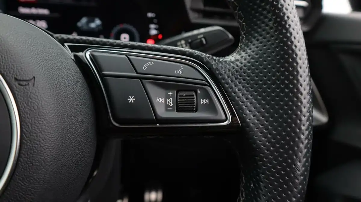 2021-audi-a3-14-45-tfsi-e-s-line-competition-big-26