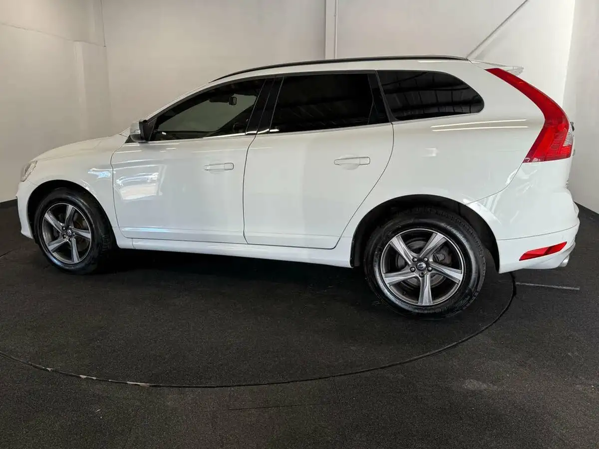 2014-volvo-xc60-24td-d5-r-design-215bhp-geartronic-big-2