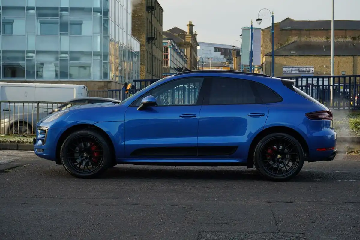 2016-porsche-macan-30-gts-big-7