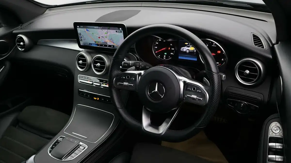 2021-mercedes-benz-glc-class-20d-glc220d-amg-line-station-wagon-5d-1950cc-4matic-plus-big-8