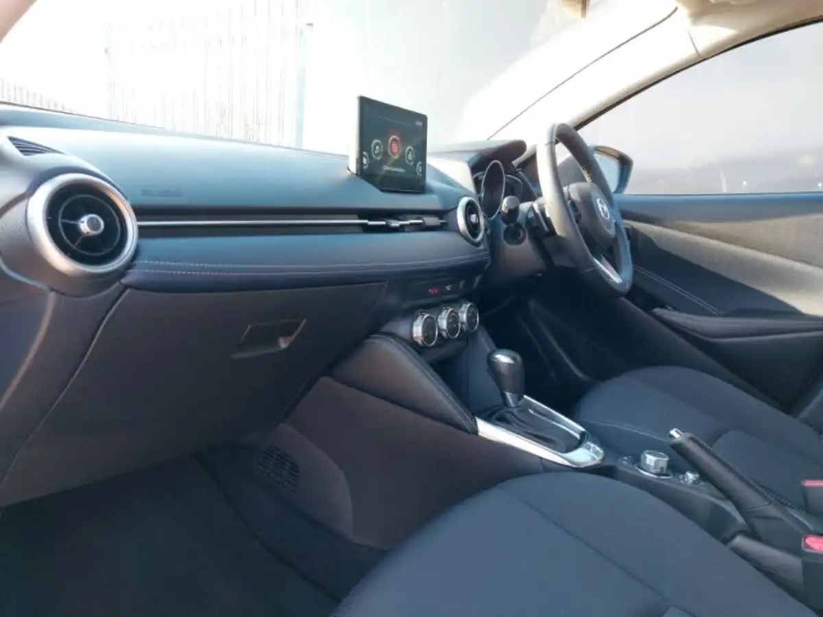 2022-mazda-mazda2-15-skyactiv-g-sport-big-4