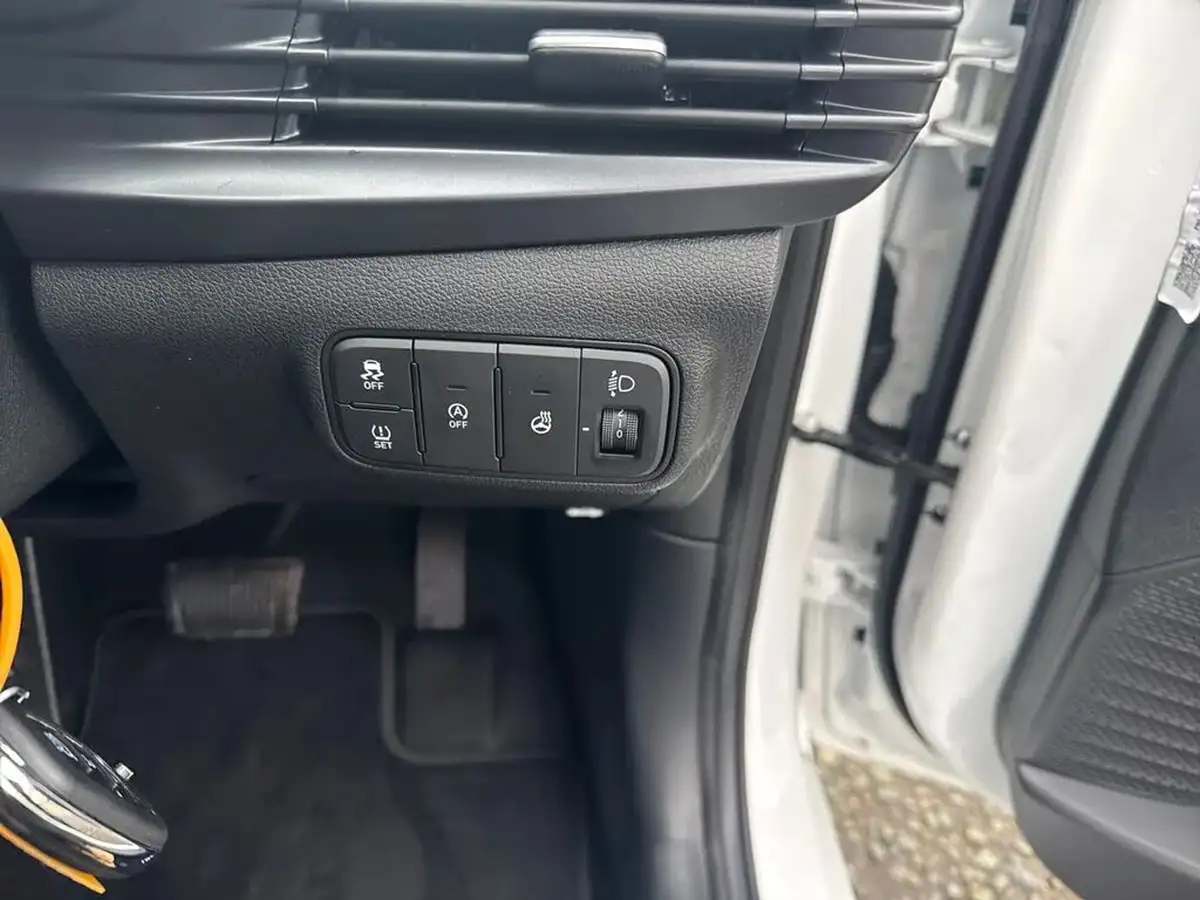 2024-hyundai-i20-10-t-gdi-premium-dct-big-15