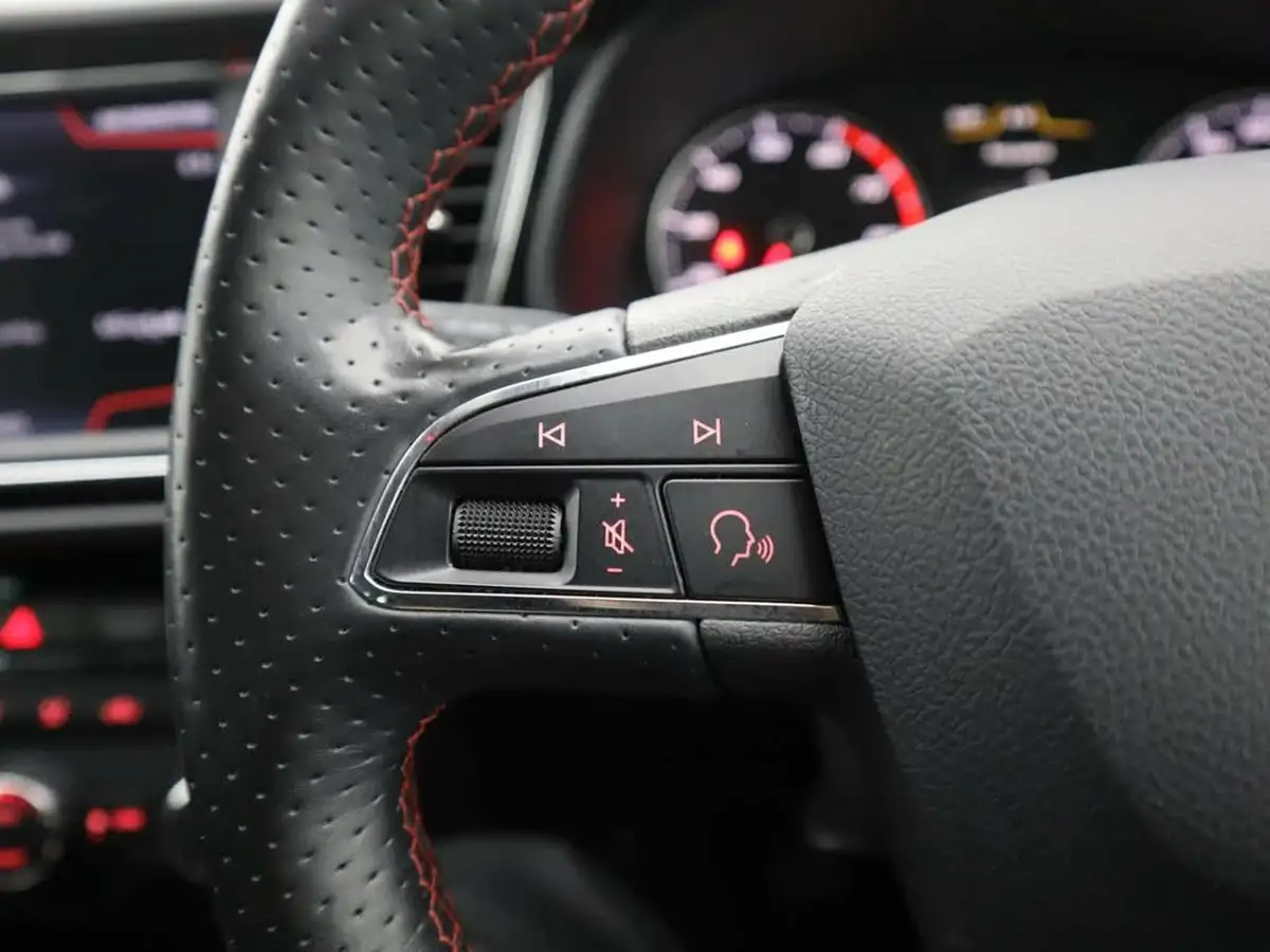 2017-seat-leon-14-ecotsi-fr-technology-hatchback-5d-big-35