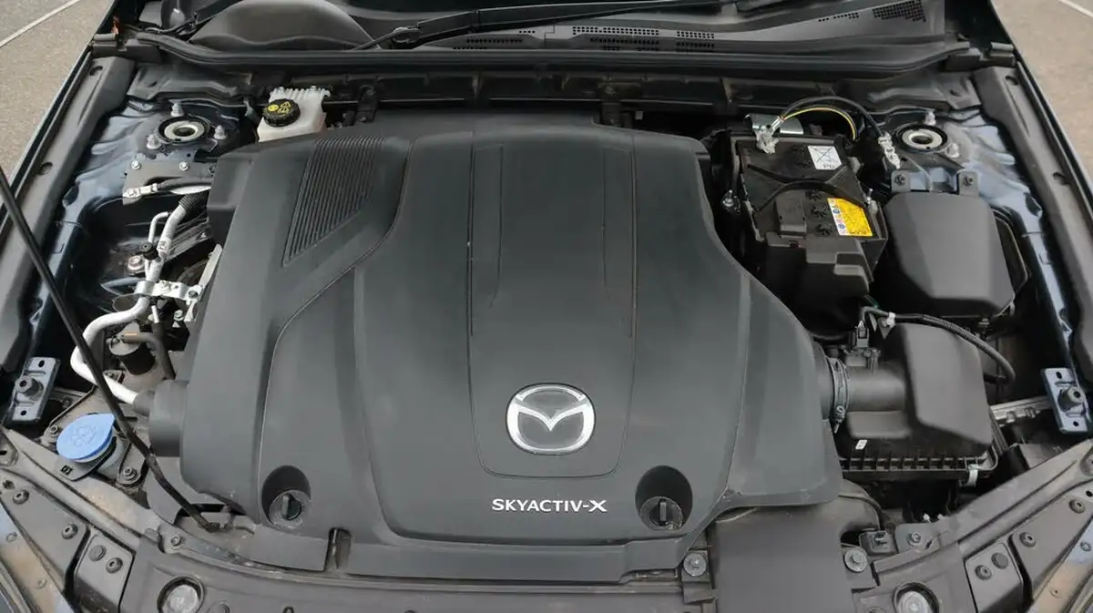 2023-mazda-mazda3-20-sport-lux-186ps-hatchback-5d-big-19