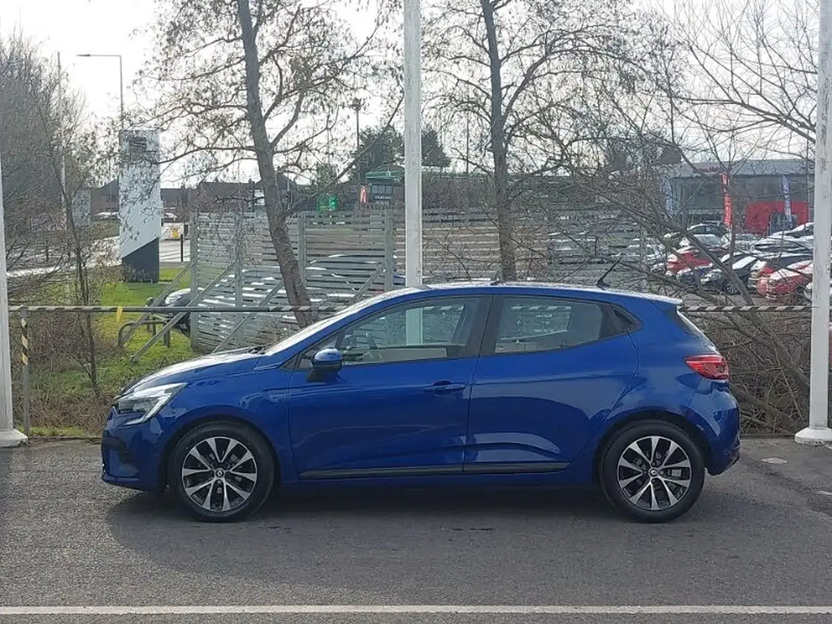 2022-renault-clio-10-tce-iconic-edition-big-3
