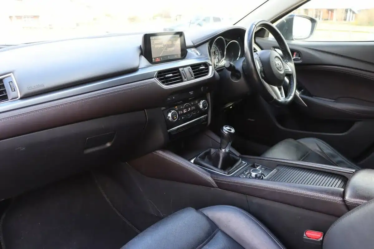 2015-mazda-mazda6-22td-sport-nav-150ps-tourer-5d-big-21