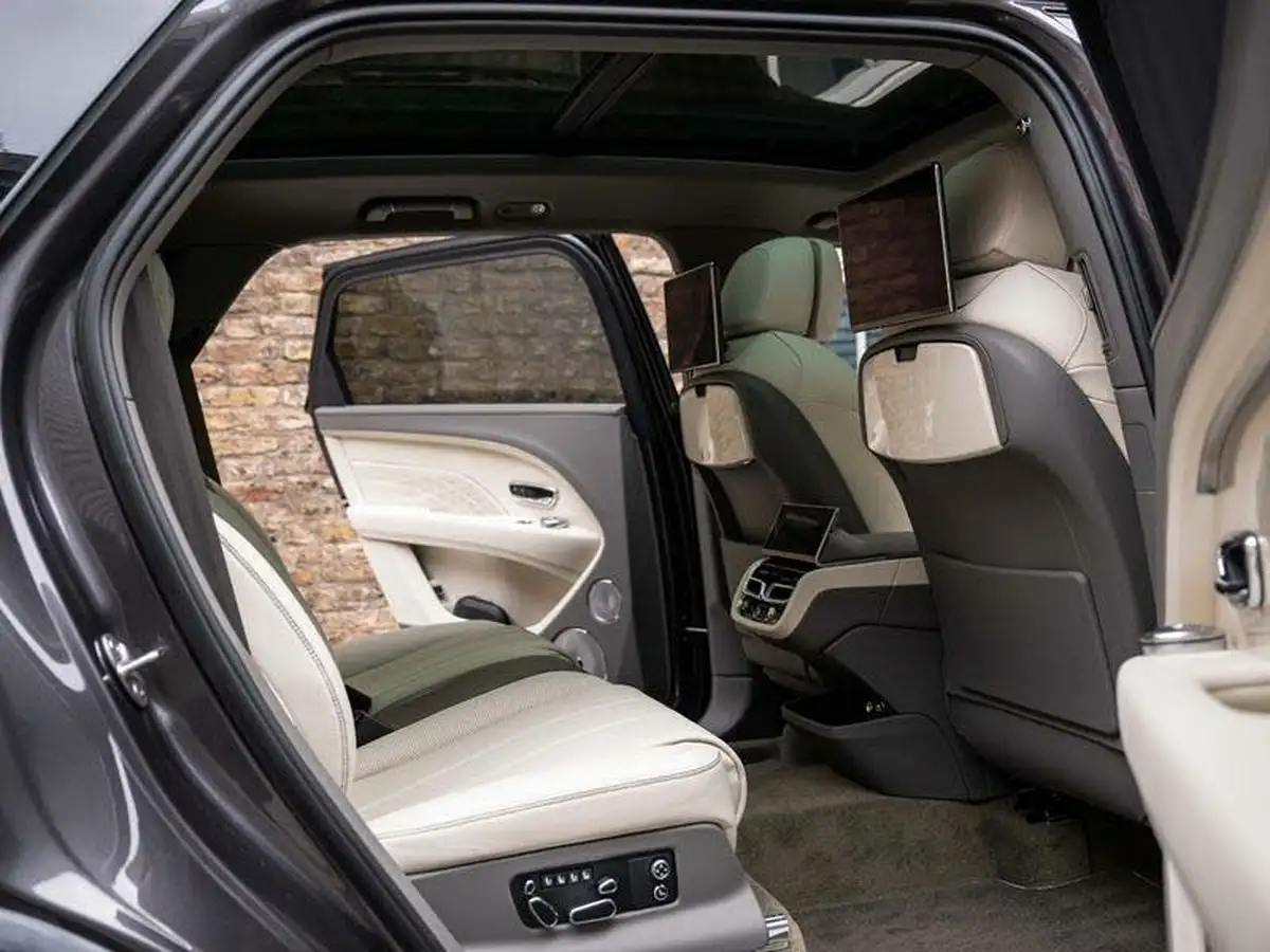 2023-bentley-bentayga-40-v8-extended-wheelbase-azure-big-25