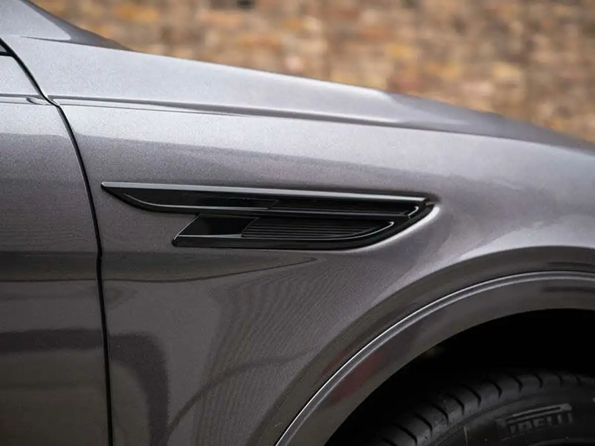 2023-bentley-bentayga-40-v8-extended-wheelbase-azure-big-49