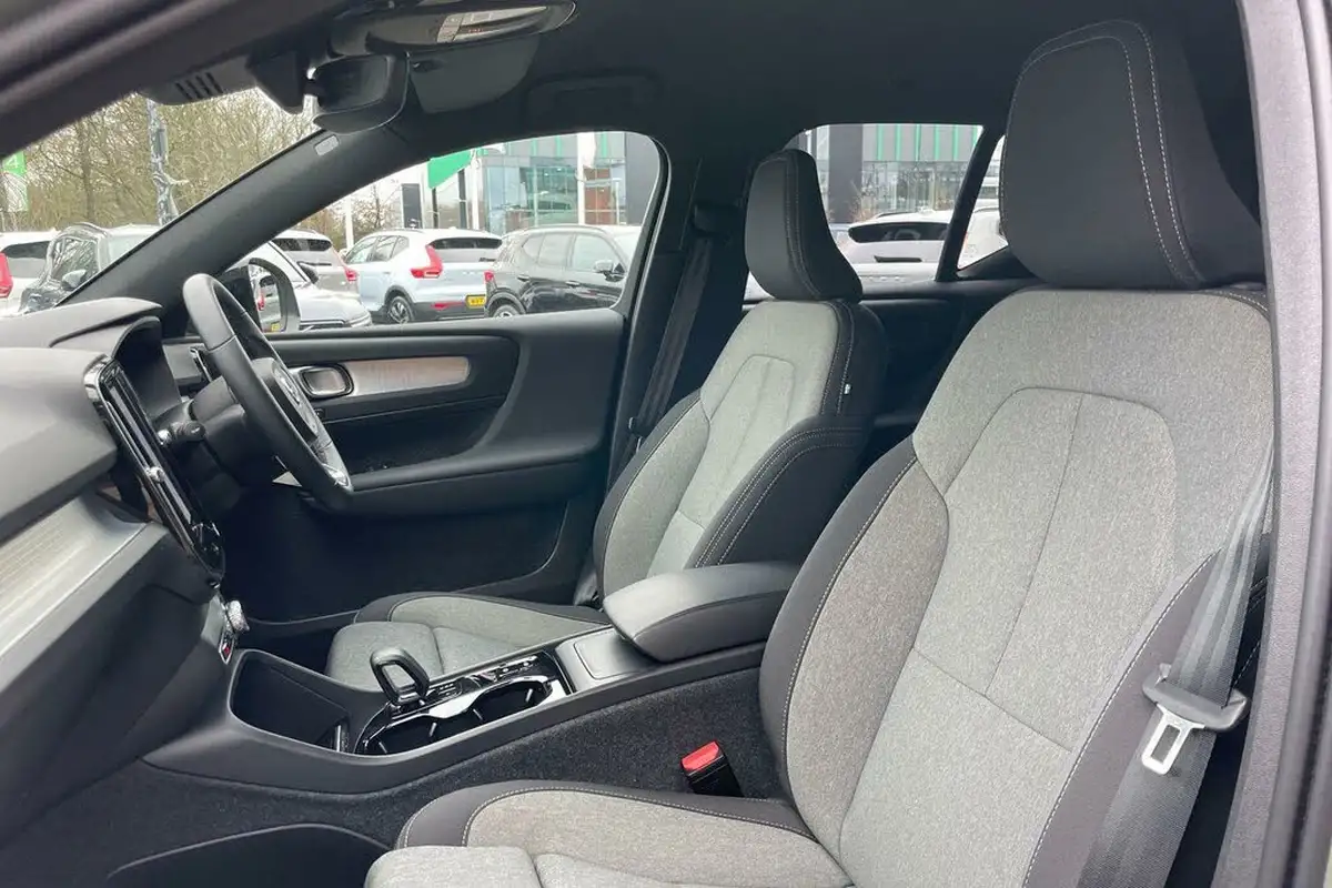 2024-volvo-xc40-20-b3-plus-big-27