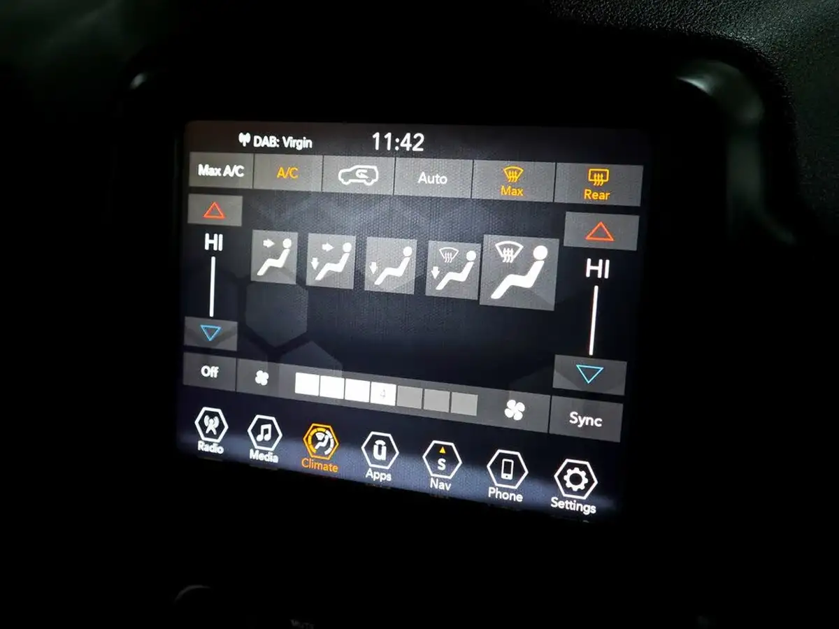 2021-jeep-renegade-10-gse-night-eagle-big-33