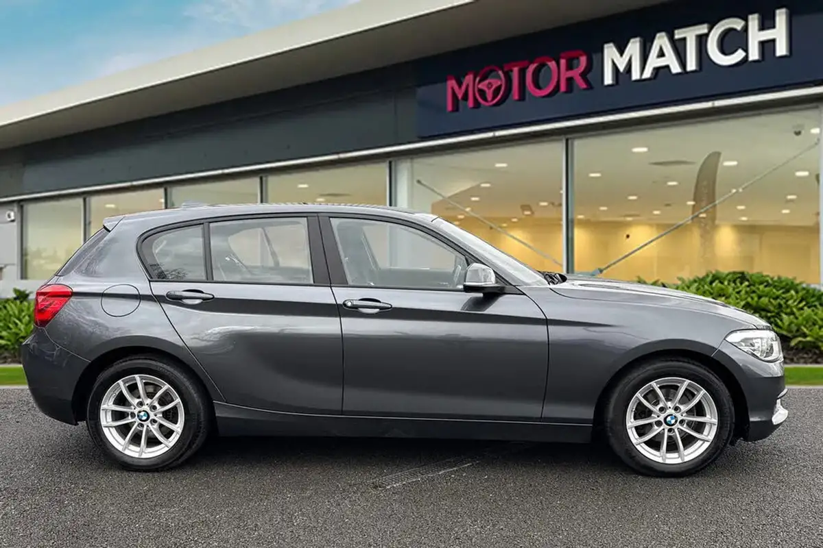 2019-bmw-1-series-15td-116d-se-business-ss-3d-big-2