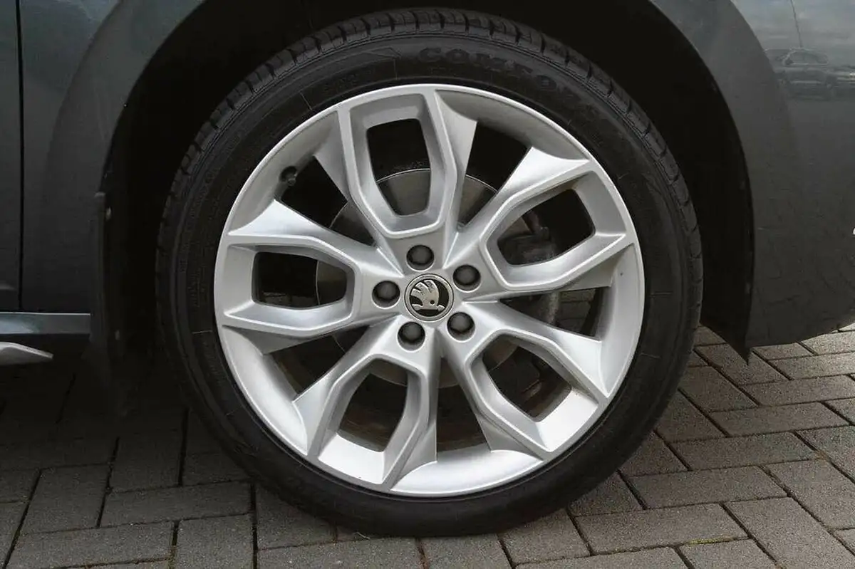 2021-skoda-kamiq-10-tsi-se-l-109ps-big-4