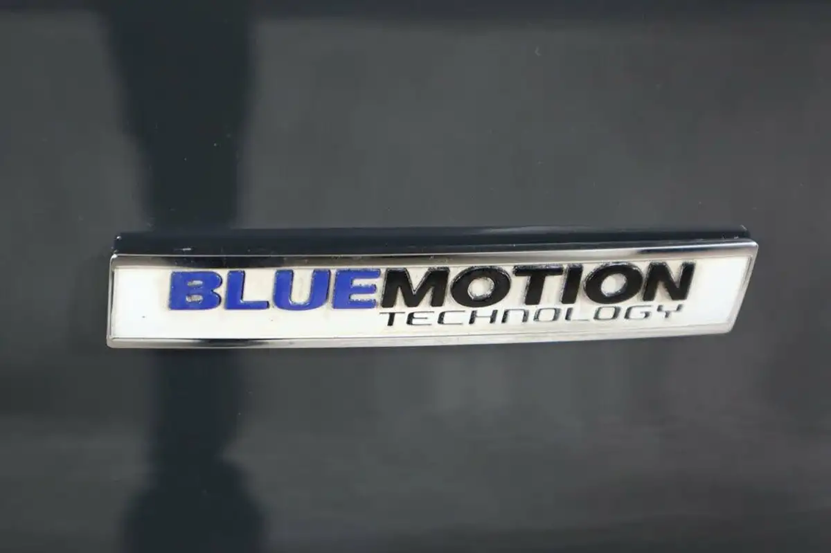 2015-volkswagen-polo-10-se-60ps-5d-big-32