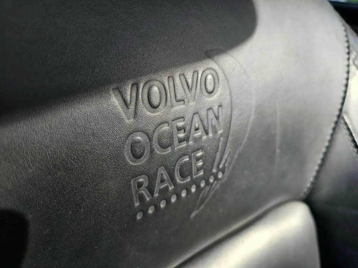 2012-volvo-v70-16-t4-se-lux-big-15
