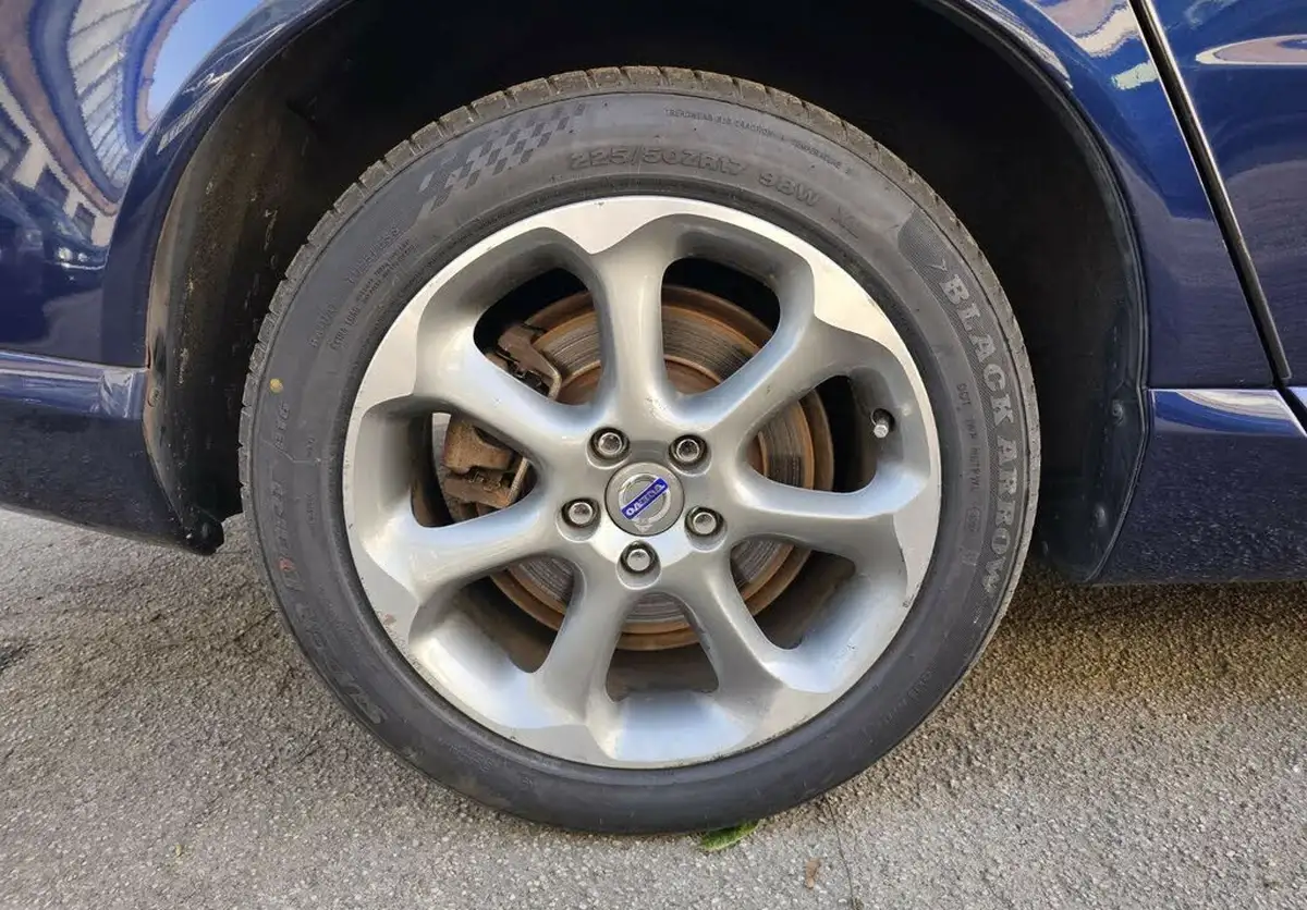 2012-volvo-v70-16-t4-se-lux-big-39