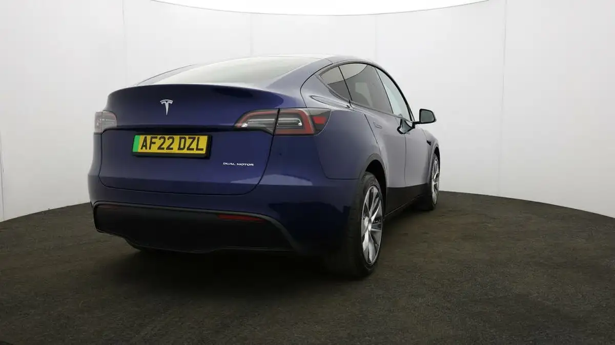 2022-tesla-model-y-e-long-range-big-60