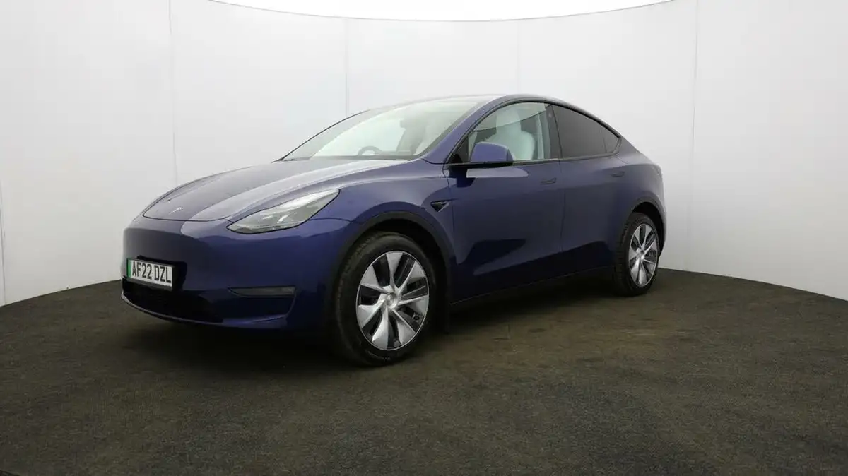 2022-tesla-model-y-e-long-range-big-36