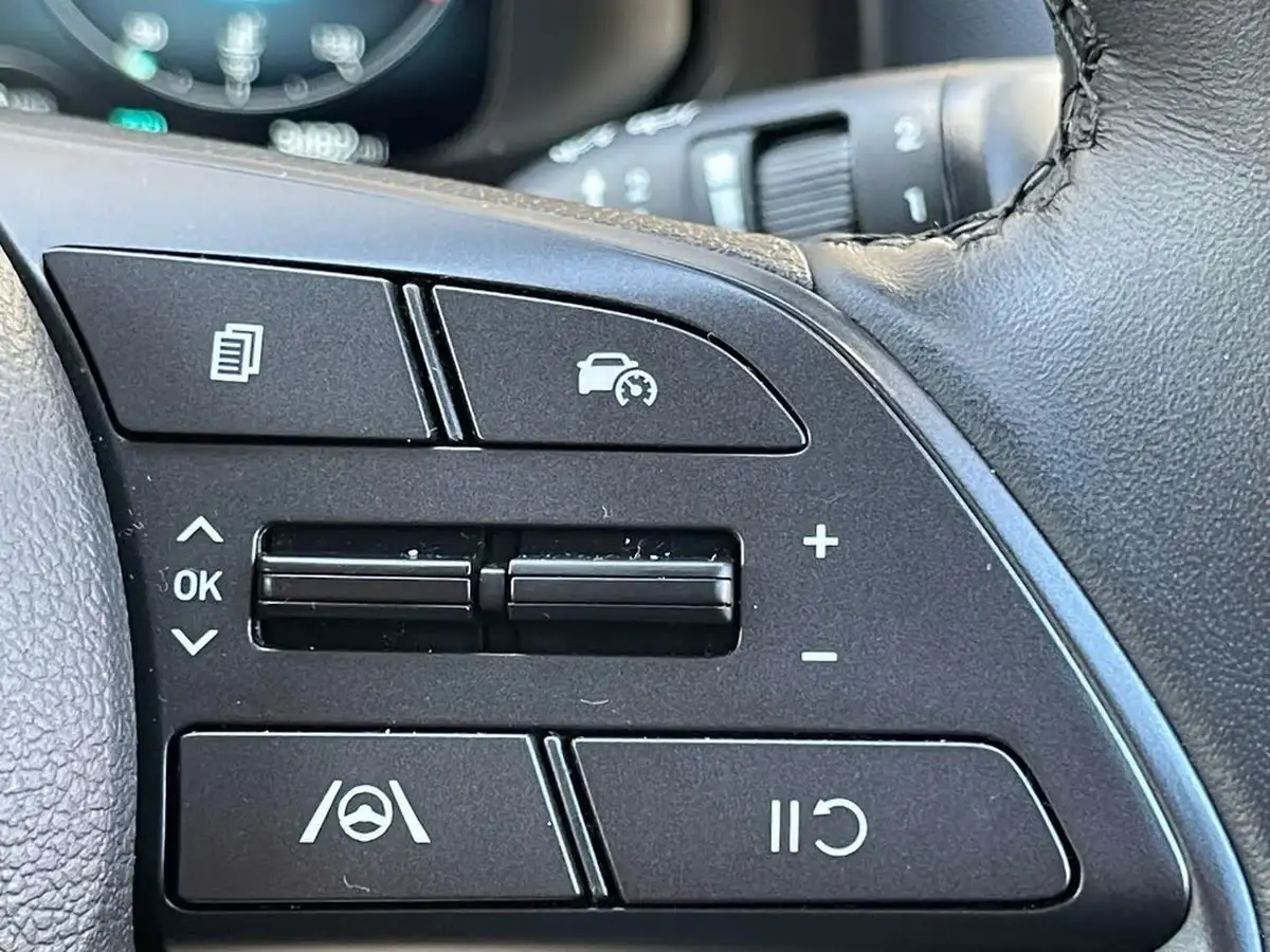 2024-hyundai-bayon-10-t-gdi-premium-100ps-48-volt-mhev-big-10