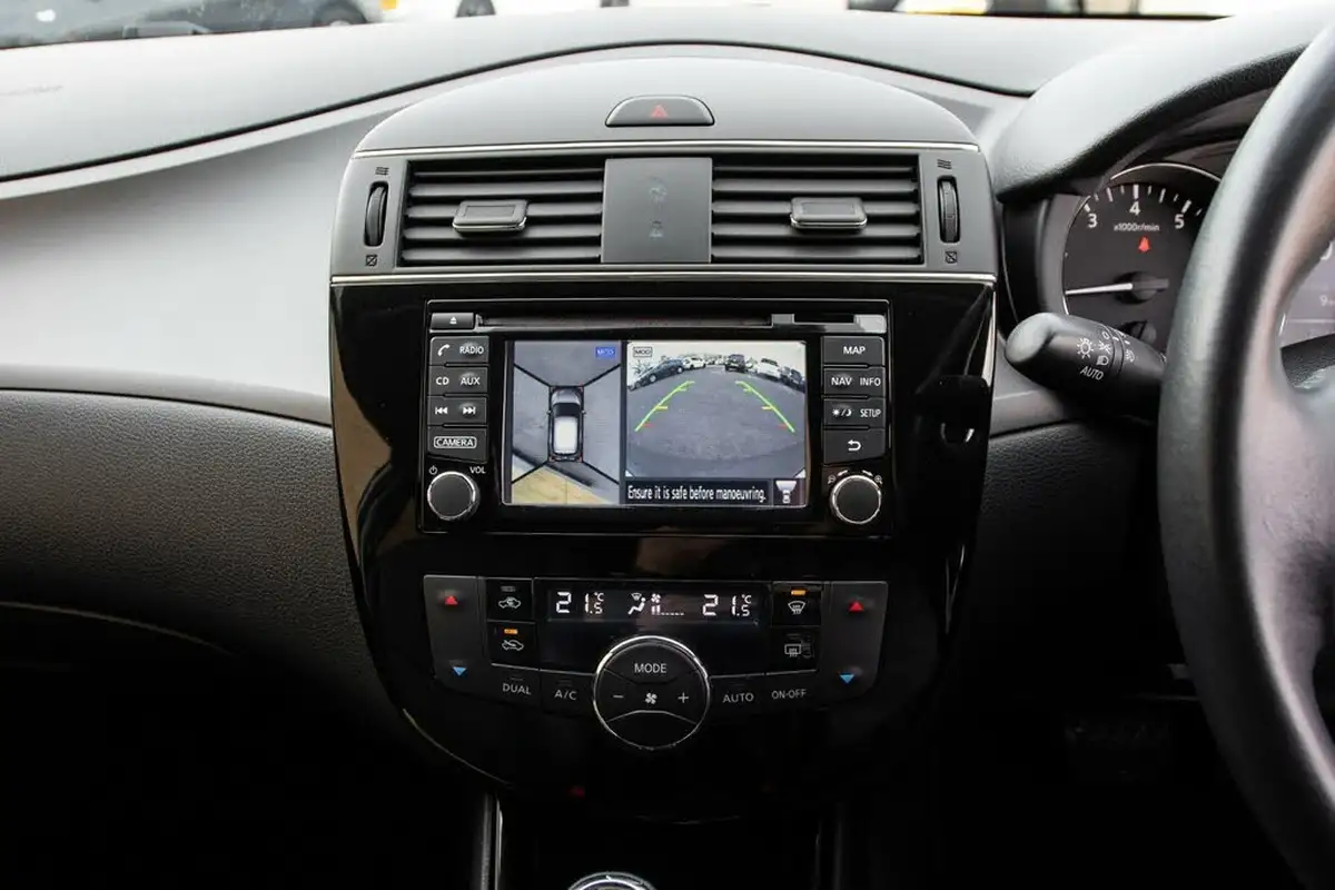 2017-nissan-pulsar-12-dig-t-tekna-xtronic-big-29