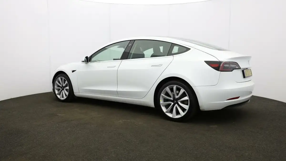 2020-tesla-model-3-e-long-range-big-43
