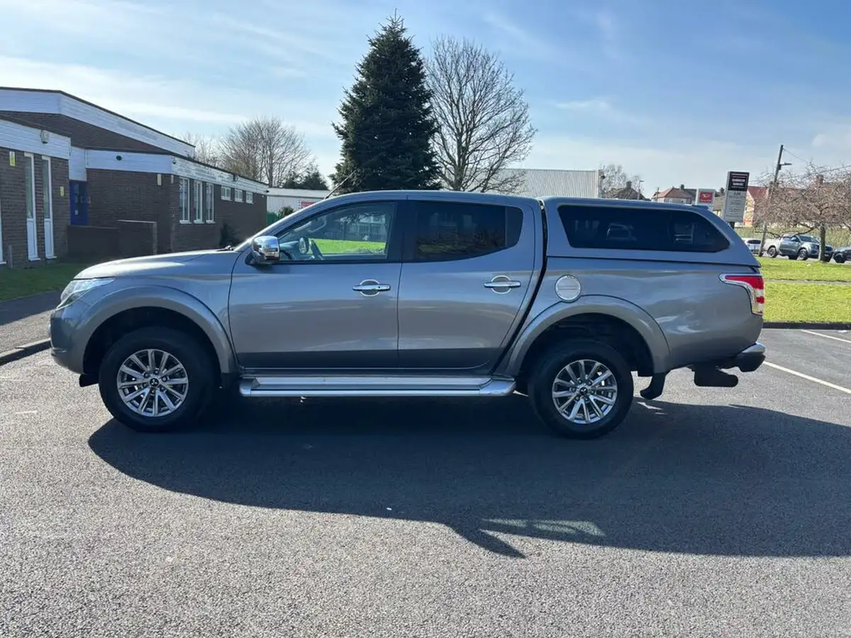 2019-mitsubishi-l200-24di-d-barbarian-eu6-big-2