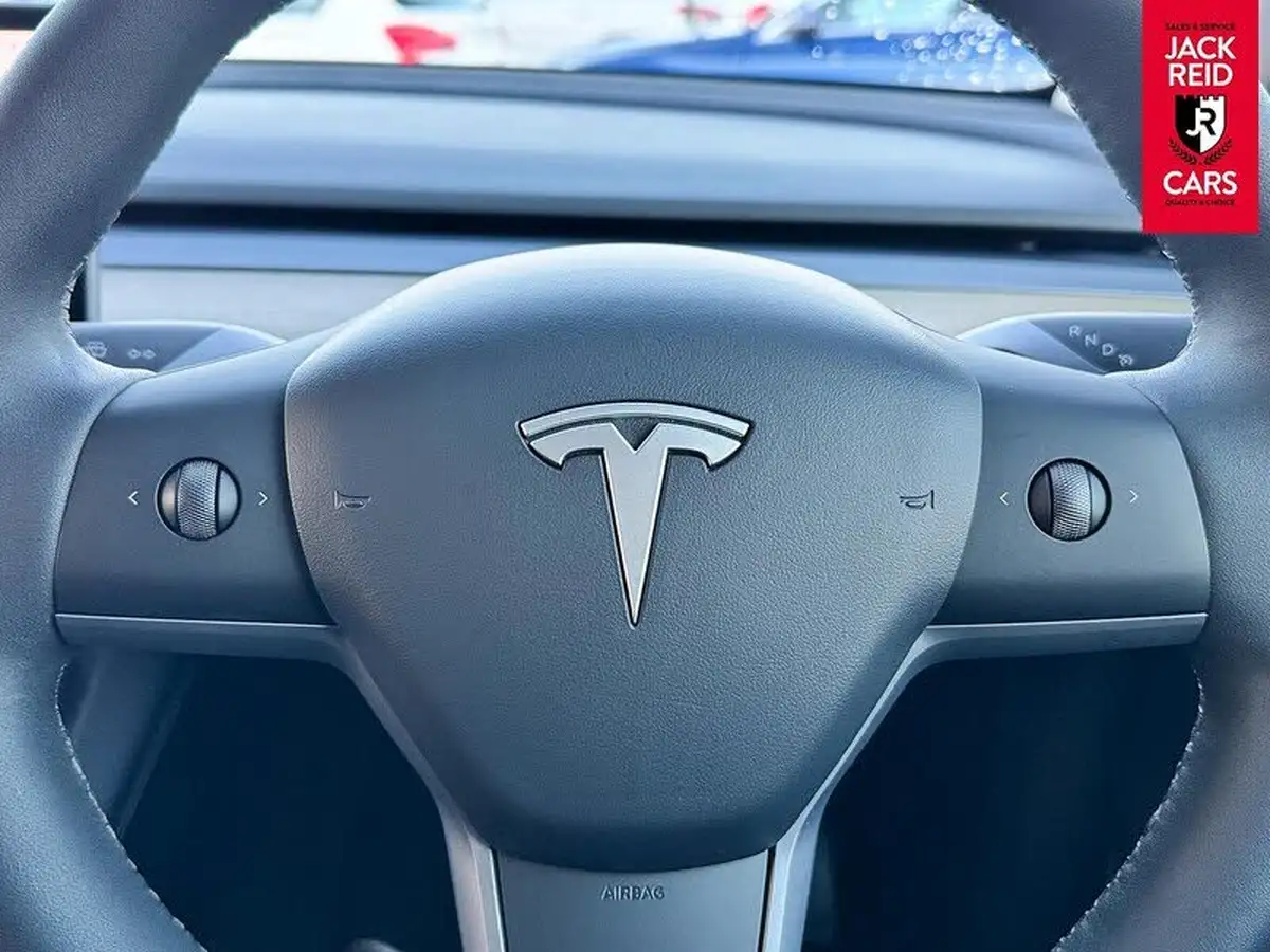 2023-tesla-model-y-e-rwd-big-9