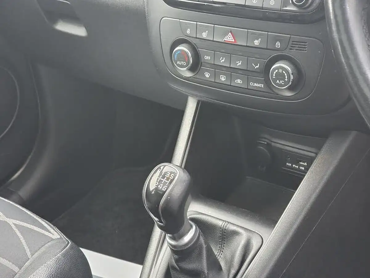 2016-kia-venga-16-4-isg-big-17