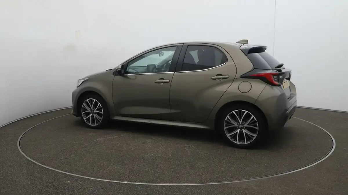 2021-toyota-yaris-15-vvt-i-excel-big-41