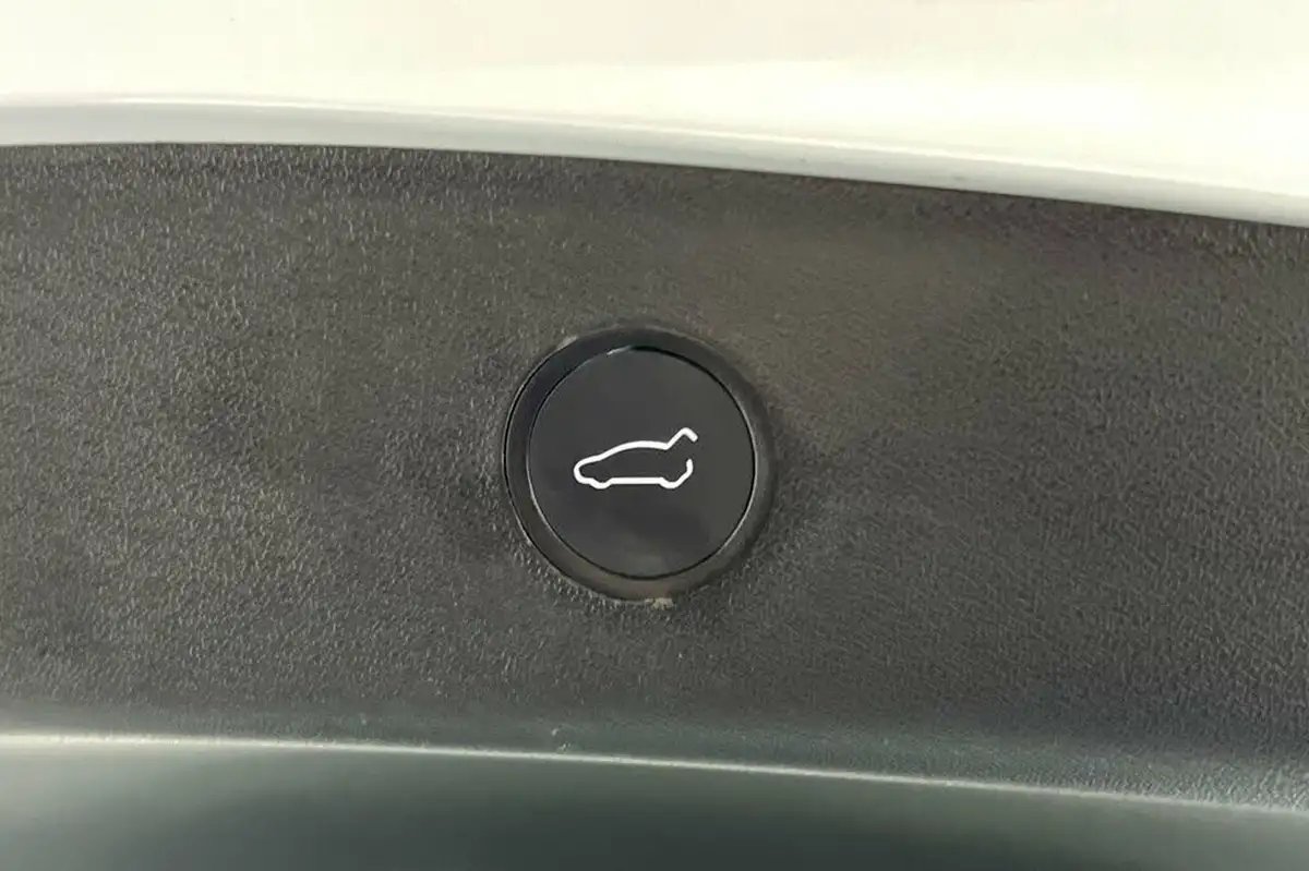 2021-tesla-model-3-e-long-range-awd-big-41