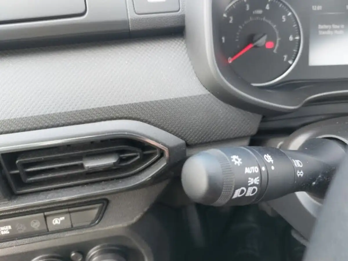 2021-dacia-sandero-10-sce-essential-big-16