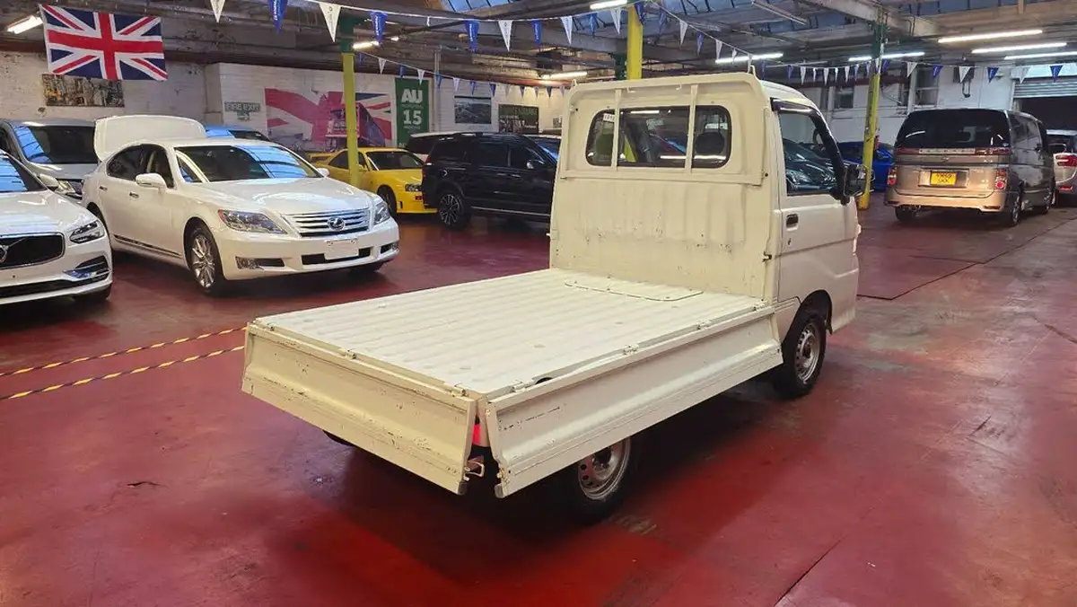 2010-daihatsu-hijet-big-12