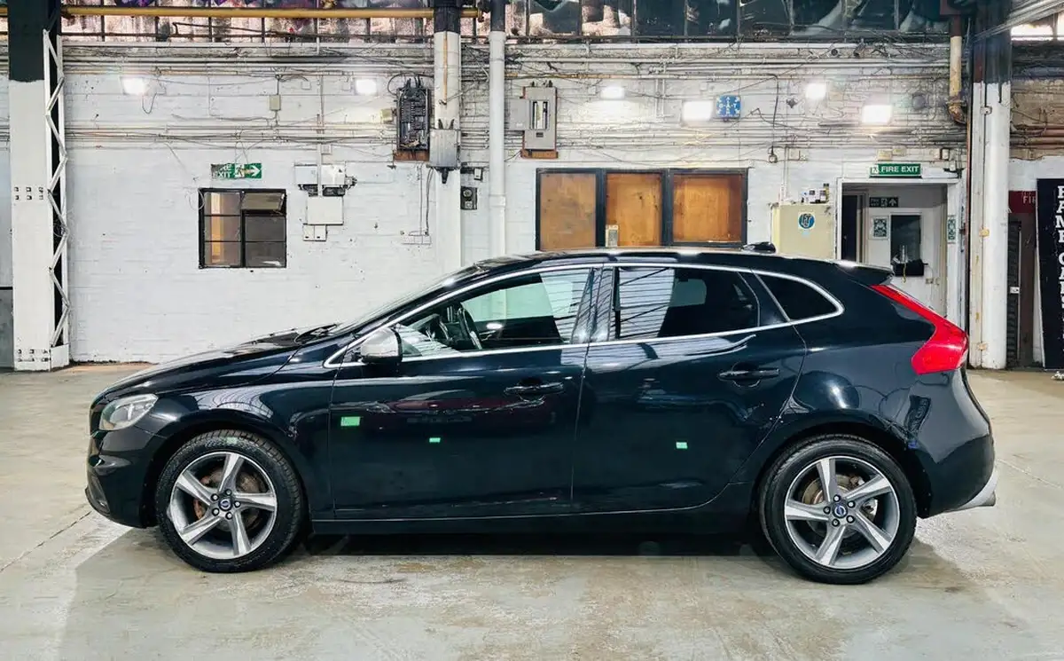 2013-volvo-v40-16td-d2-r-design-nav-big-8
