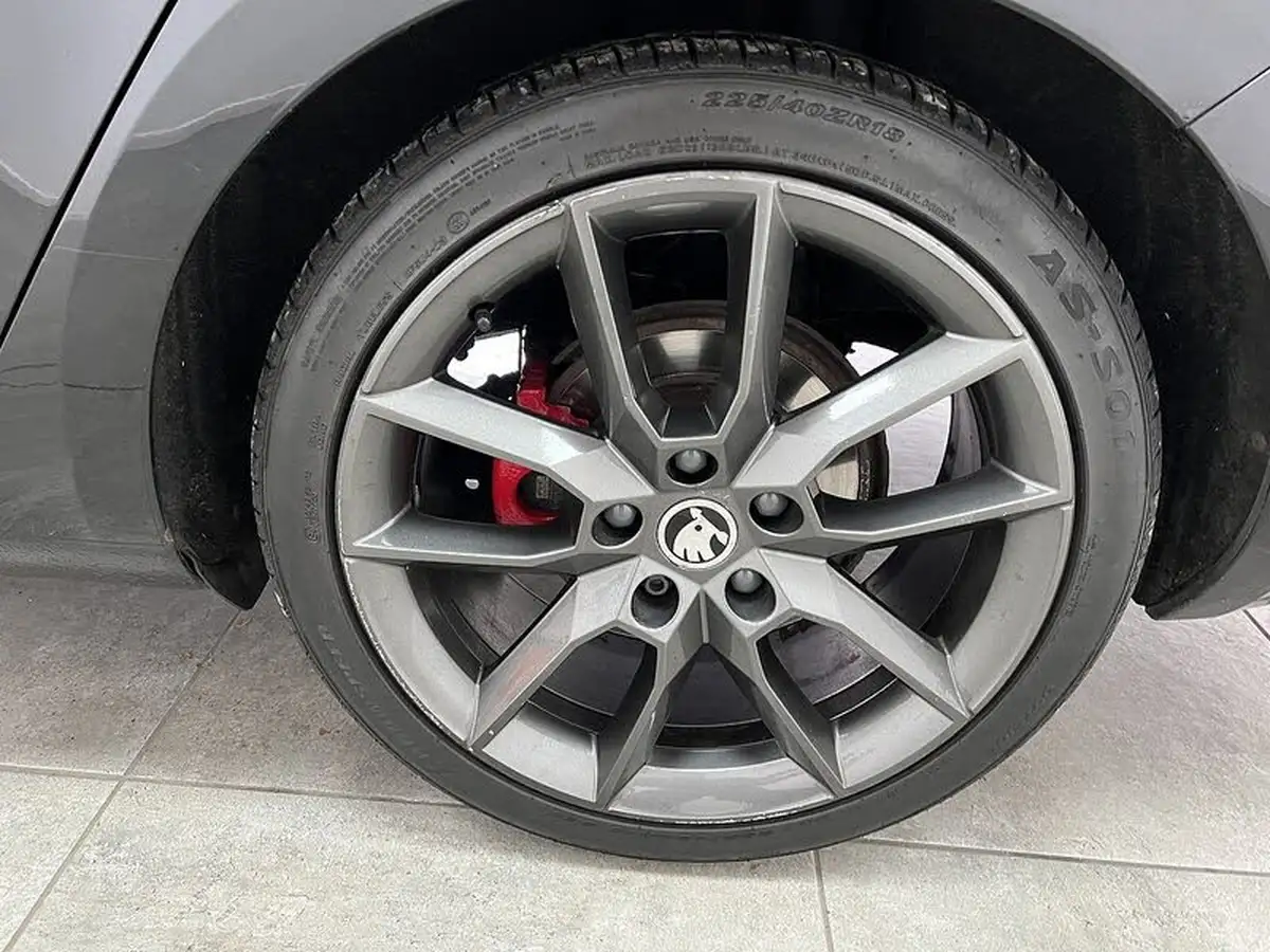 2015-skoda-octavia-20tdi-vrs-hatchback-big-19