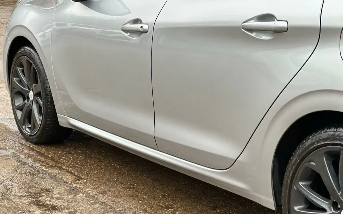 2012-peugeot-208-16-feline-vti-120bhp-5d-big-24