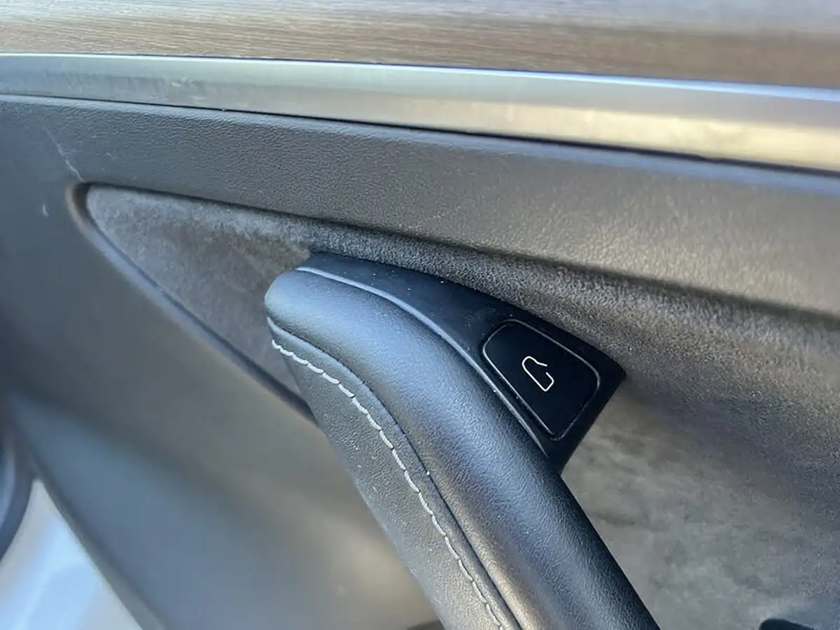 2021-tesla-model-3-e-long-range-awd-big-14