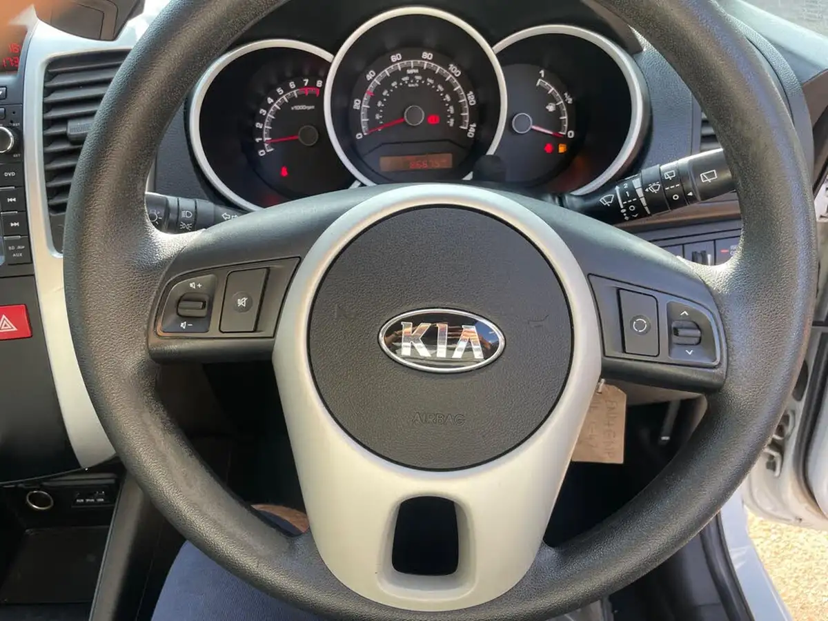 2014-kia-venga-14-1-air-big-28