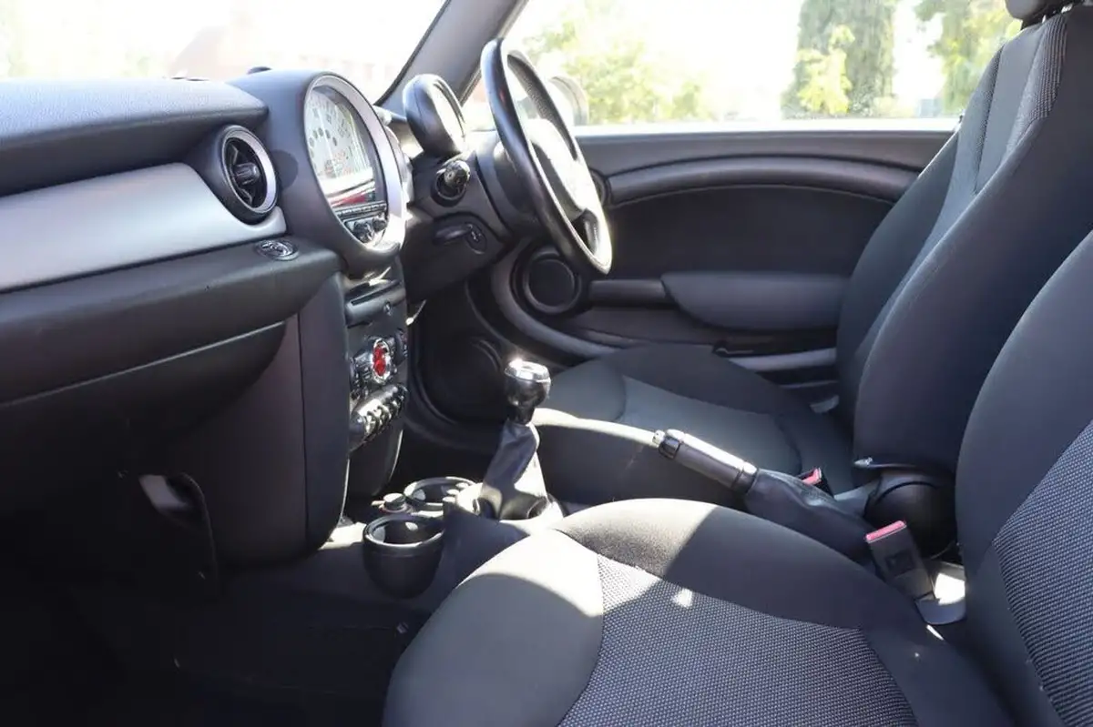 2013-mini-cooper-16-cooper-122bhp-convertible-2d-big-24