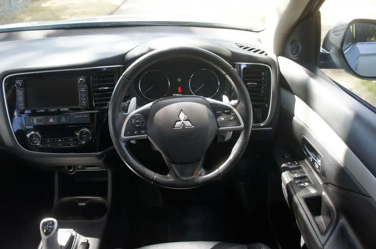 2014-mitsubishi-outlander-20-gx4h-big-5